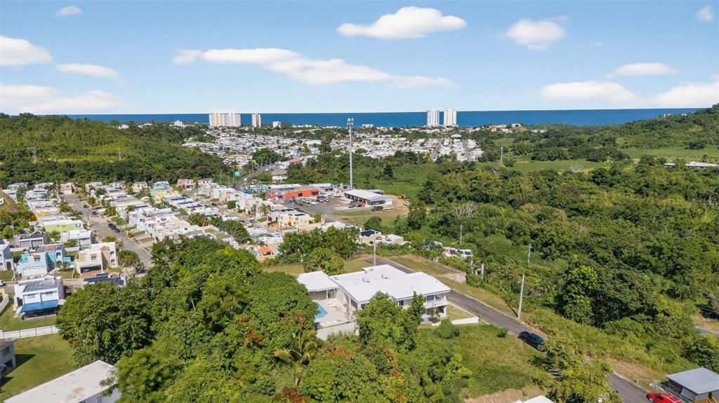 For Sale: $1,395,000 (5 beds, 5 baths, 2867.19 Square Feet)