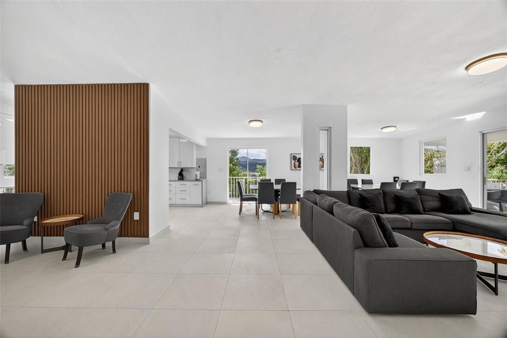 For Sale: $1,395,000 (5 beds, 5 baths, 2867.19 Square Feet)