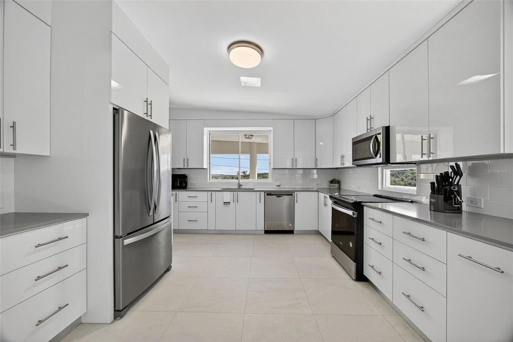 For Sale: $1,395,000 (5 beds, 5 baths, 2867.19 Square Feet)