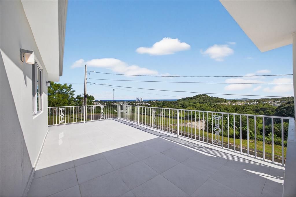 For Sale: $1,395,000 (5 beds, 5 baths, 2867.19 Square Feet)