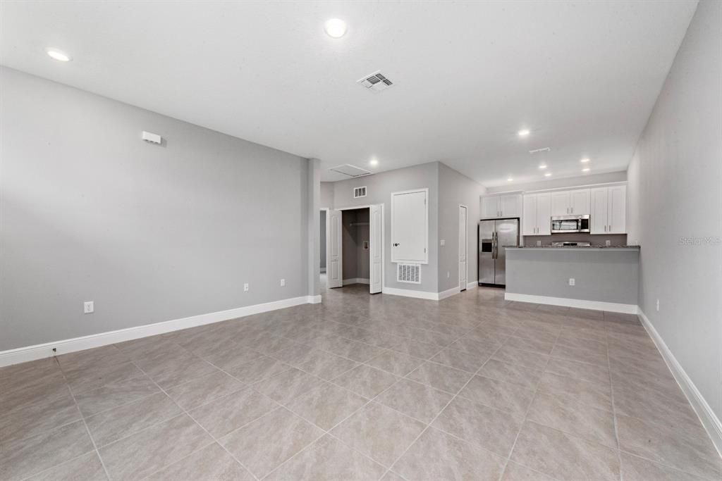 For Rent: $1,600 (2 beds, 2 baths, 1055 Square Feet)