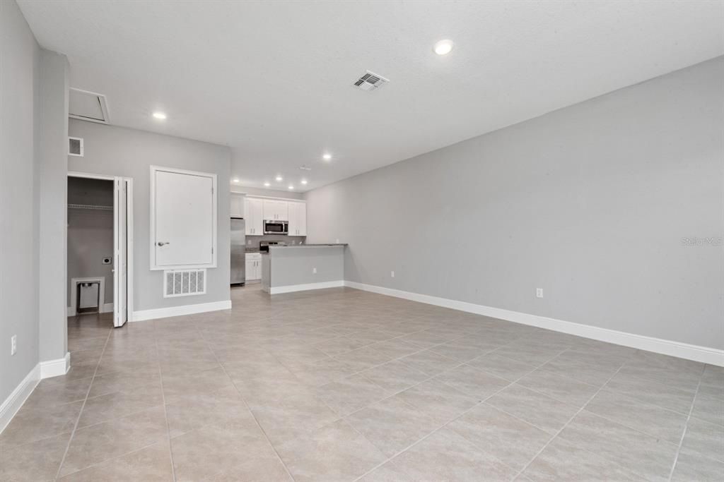 For Rent: $1,600 (2 beds, 2 baths, 1055 Square Feet)