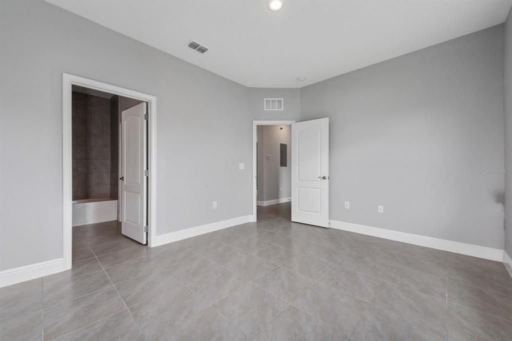 For Rent: $1,600 (2 beds, 2 baths, 1055 Square Feet)