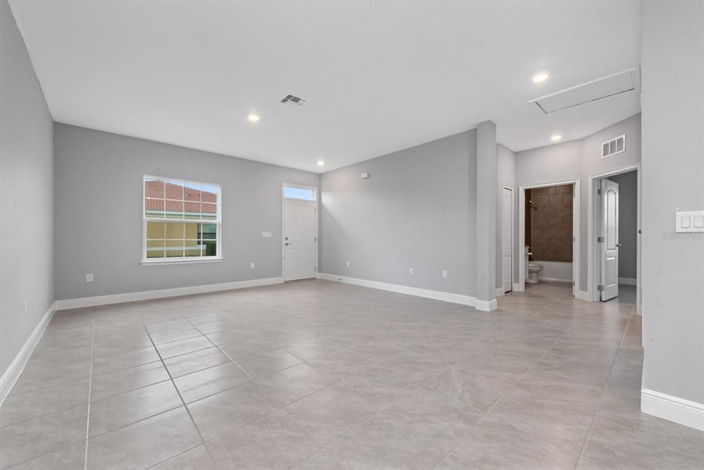 For Rent: $1,600 (2 beds, 2 baths, 1055 Square Feet)