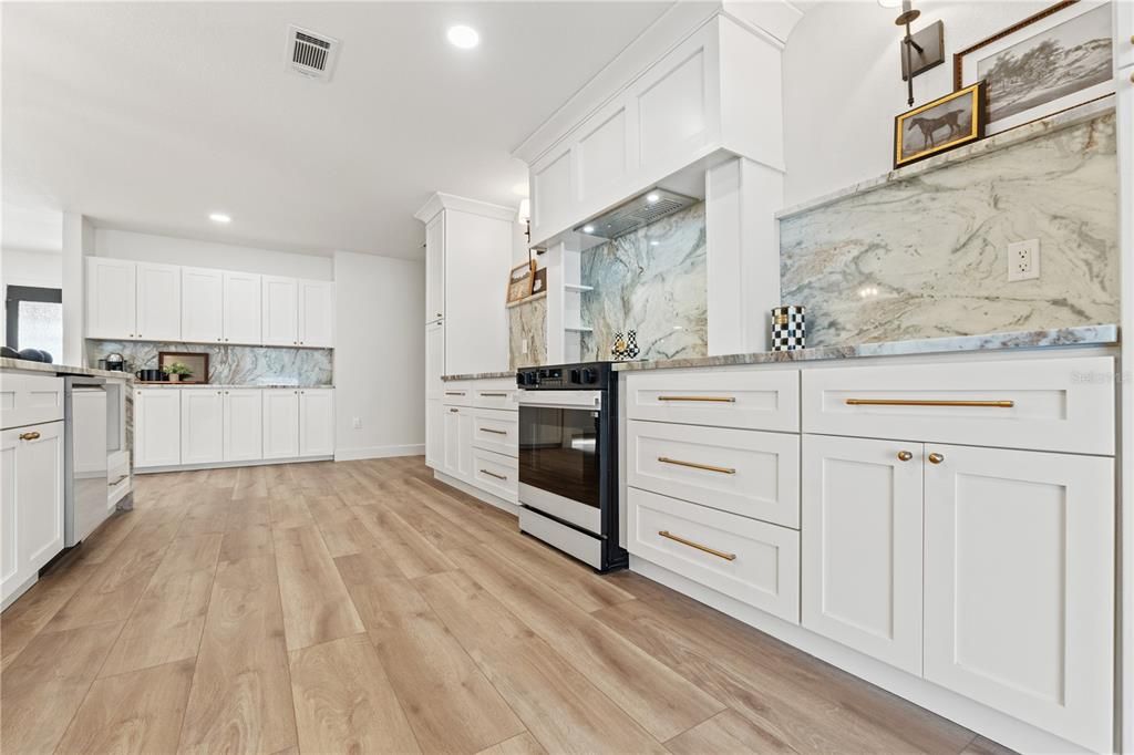 For Sale: $597,700 (5 beds, 3 baths, 2934 Square Feet)