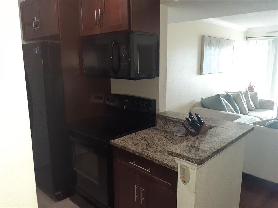 For Rent: $1,875 (2 beds, 2 baths, 898 Square Feet)