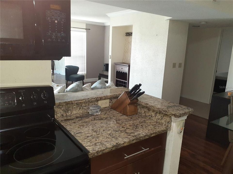 For Rent: $1,875 (2 beds, 2 baths, 898 Square Feet)