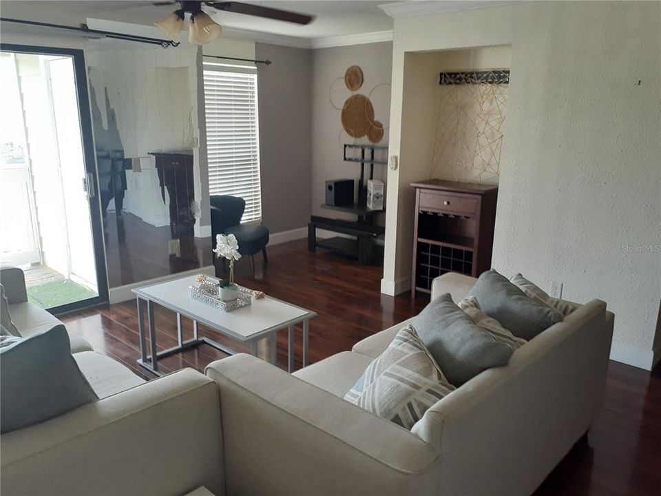 For Rent: $1,875 (2 beds, 2 baths, 898 Square Feet)