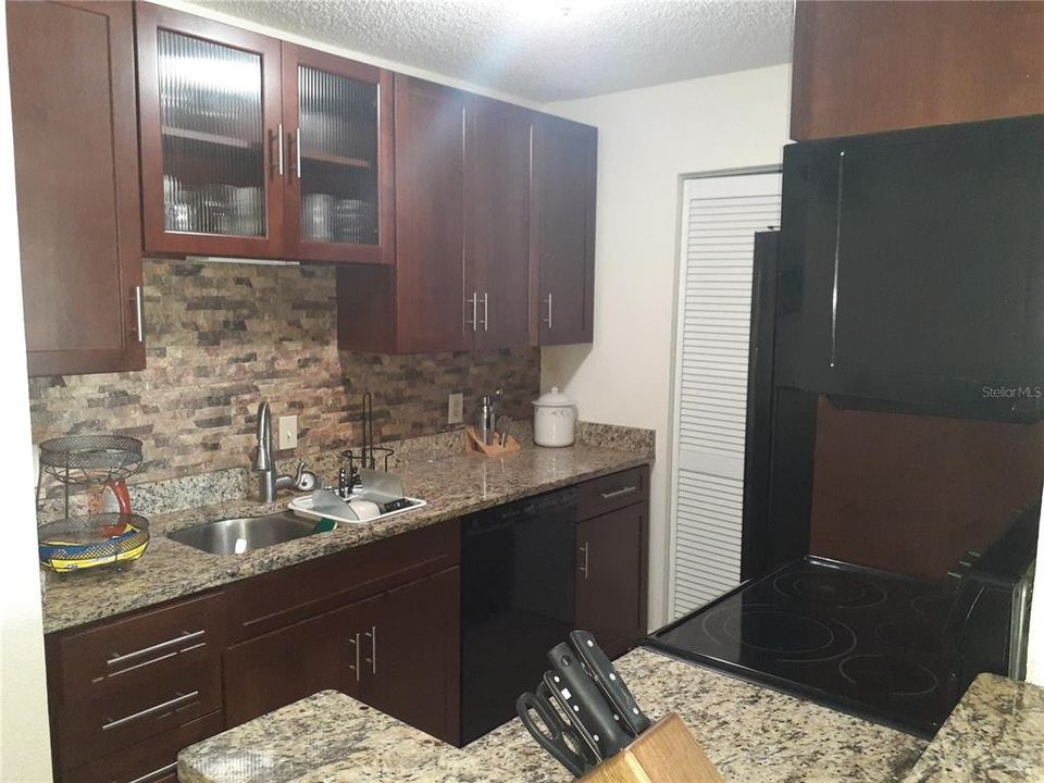 For Rent: $1,875 (2 beds, 2 baths, 898 Square Feet)