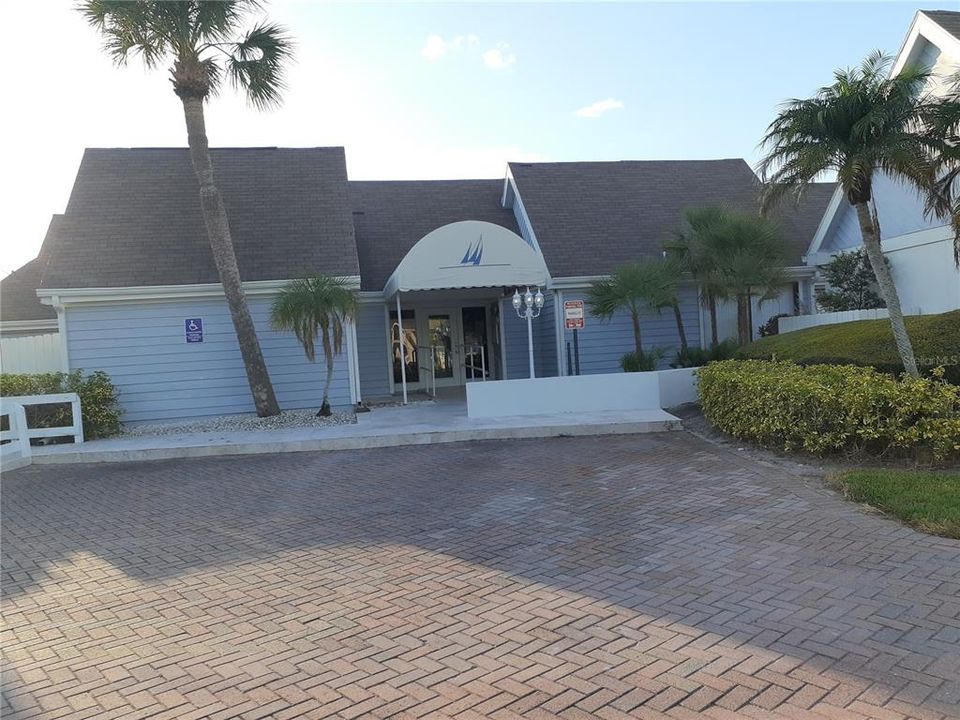 For Rent: $1,875 (2 beds, 2 baths, 898 Square Feet)