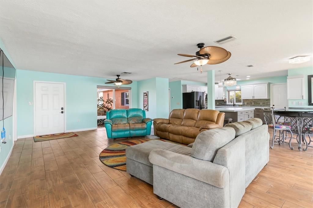 For Sale: $493,000 (3 beds, 2 baths, 1532 Square Feet)