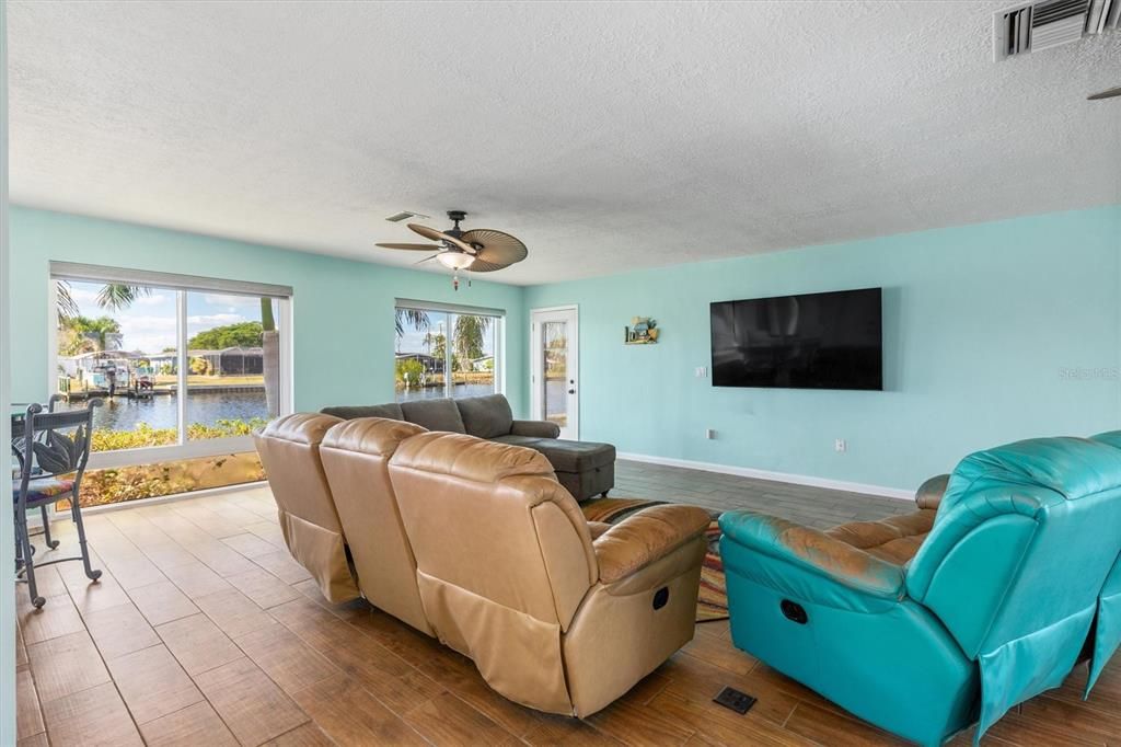 For Sale: $493,000 (3 beds, 2 baths, 1532 Square Feet)