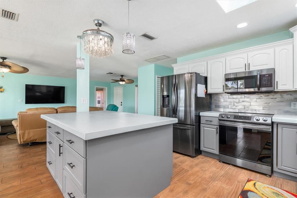 For Sale: $493,000 (3 beds, 2 baths, 1532 Square Feet)