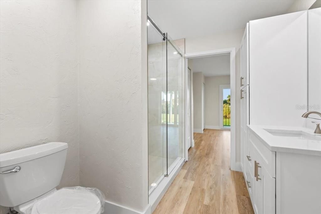 На продажу: $299,900 (2 спален, 2 ванн, 1184 Квадратных фут)