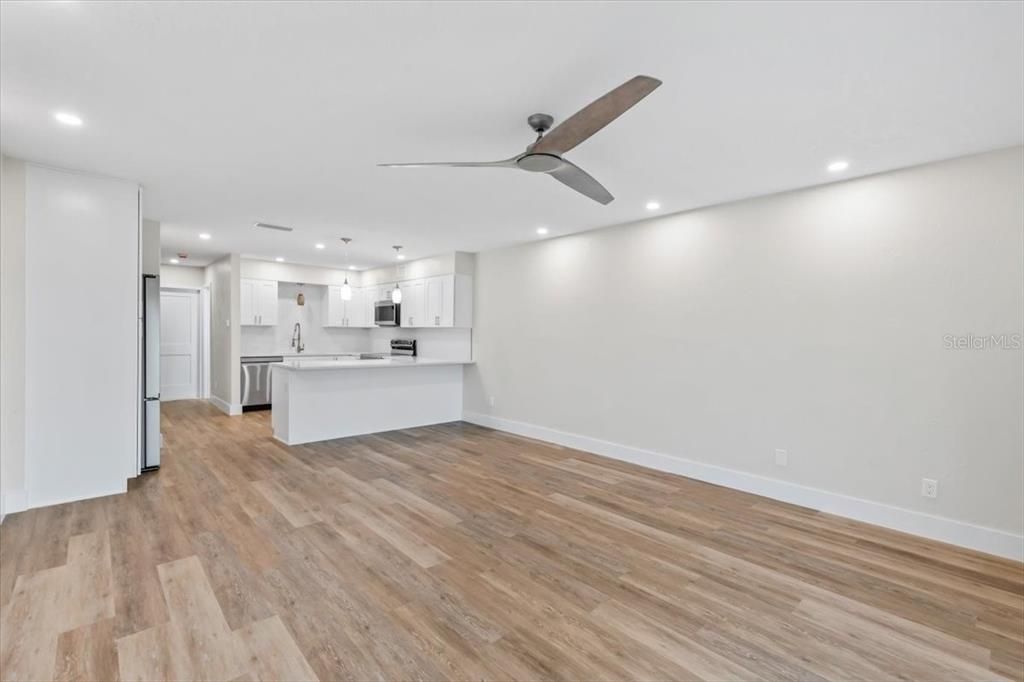 На продажу: $299,900 (2 спален, 2 ванн, 1184 Квадратных фут)