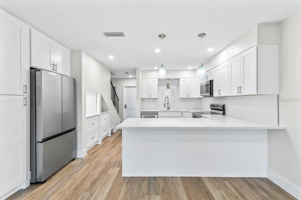 На продажу: $299,900 (2 спален, 2 ванн, 1184 Квадратных фут)