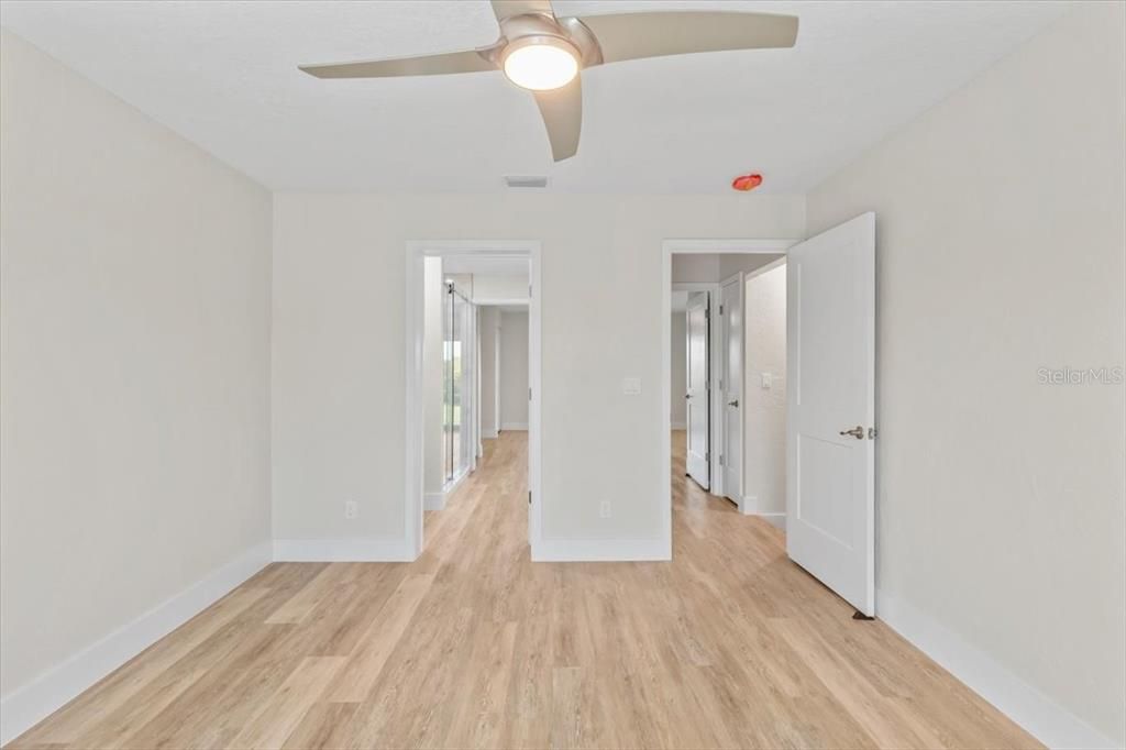 На продажу: $299,900 (2 спален, 2 ванн, 1184 Квадратных фут)