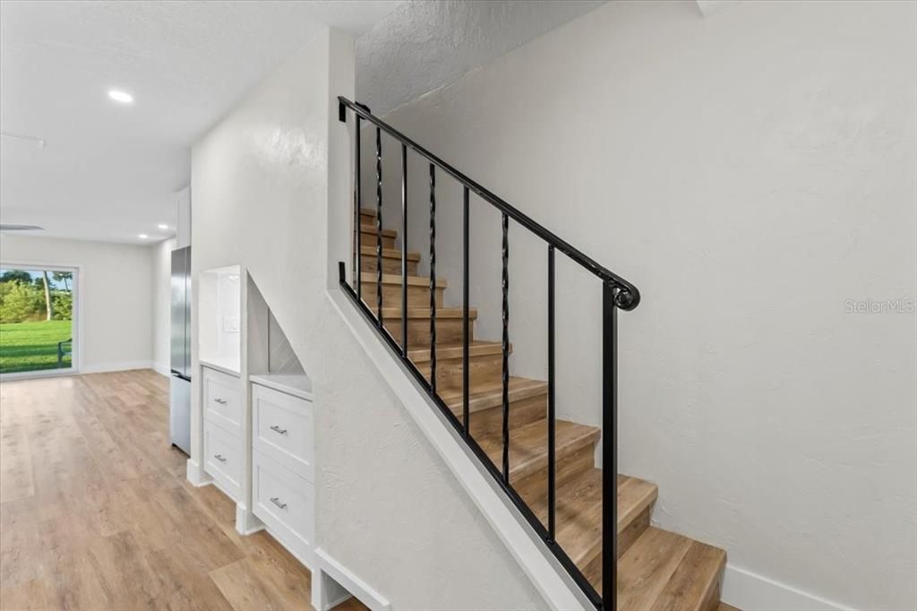 На продажу: $299,900 (2 спален, 2 ванн, 1184 Квадратных фут)