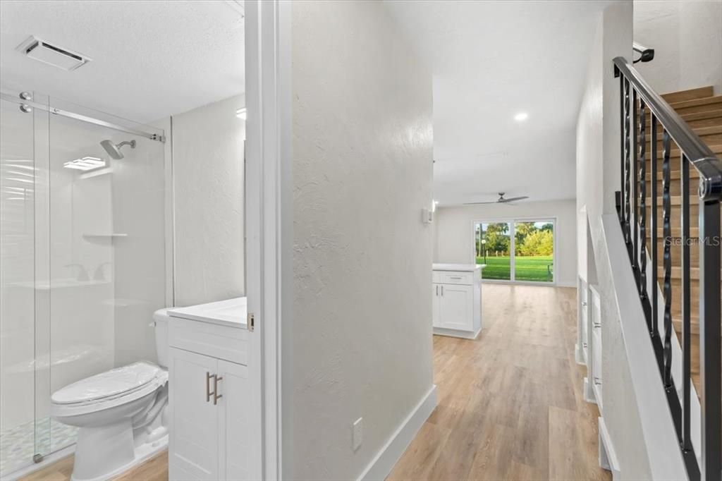 На продажу: $299,900 (2 спален, 2 ванн, 1184 Квадратных фут)