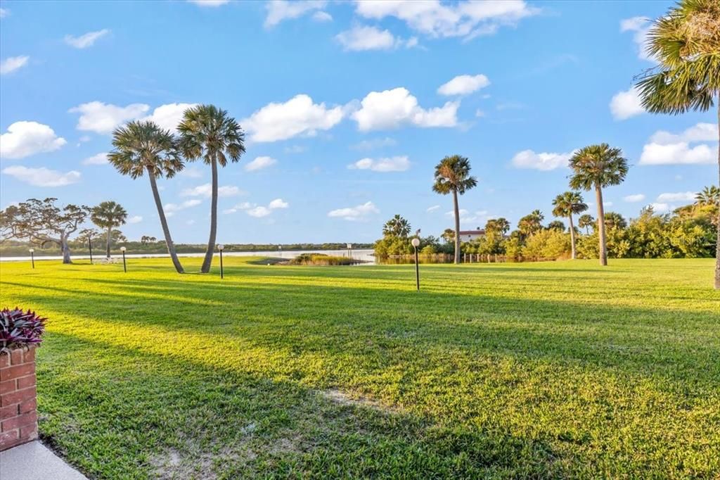 На продажу: $299,900 (2 спален, 2 ванн, 1184 Квадратных фут)