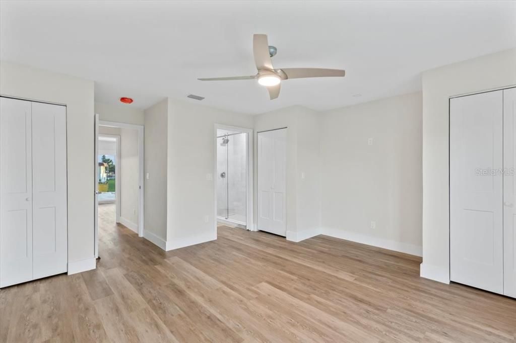 На продажу: $299,900 (2 спален, 2 ванн, 1184 Квадратных фут)