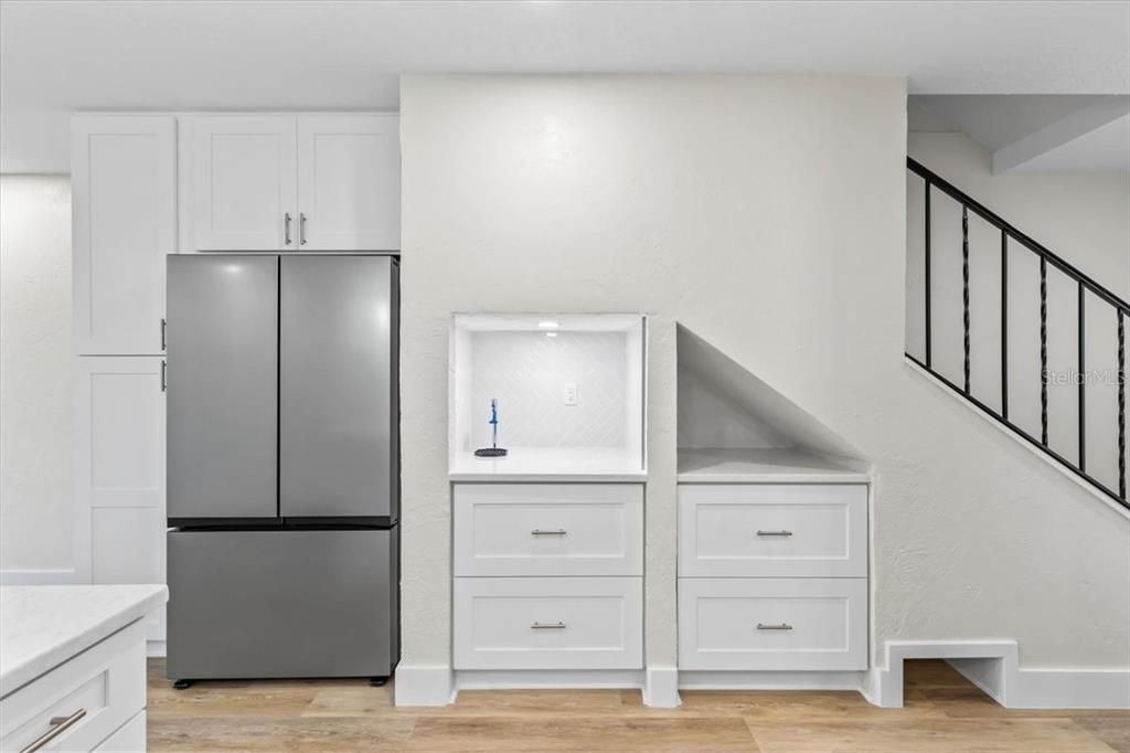 На продажу: $299,900 (2 спален, 2 ванн, 1184 Квадратных фут)