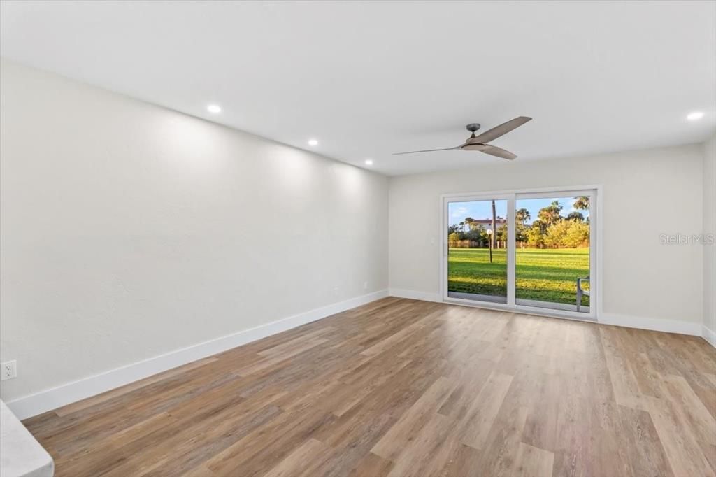 На продажу: $299,900 (2 спален, 2 ванн, 1184 Квадратных фут)