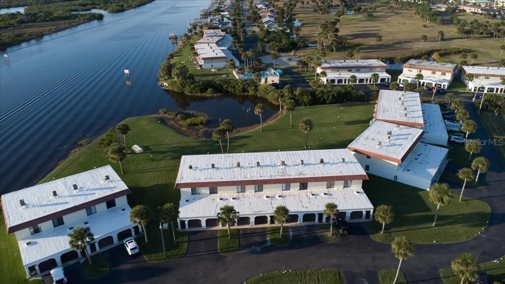 На продажу: $299,900 (2 спален, 2 ванн, 1184 Квадратных фут)