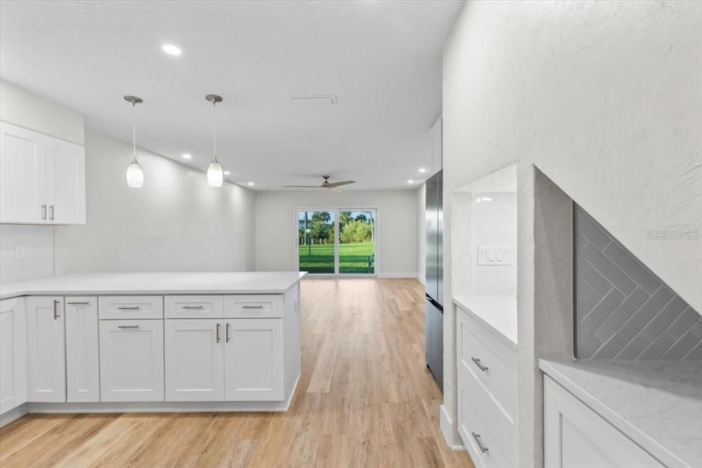 На продажу: $299,900 (2 спален, 2 ванн, 1184 Квадратных фут)