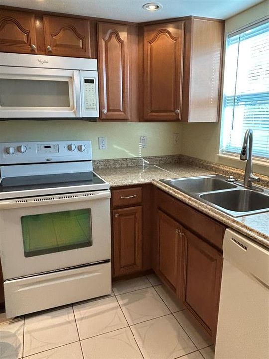 For Rent: $1,700 (2 beds, 2 baths, 1000 Square Feet)