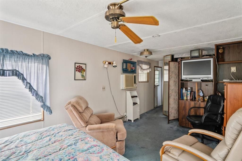 待售: $225,000 (4 贝兹, 3 浴室, 1464 平方英尺)