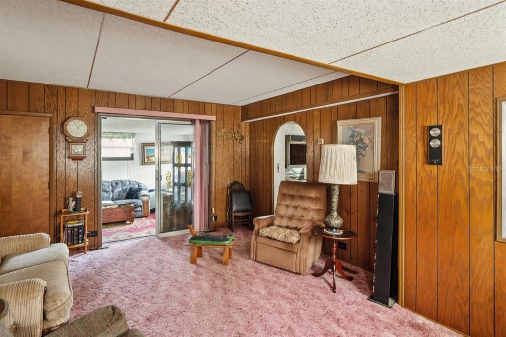 待售: $225,000 (4 贝兹, 3 浴室, 1464 平方英尺)