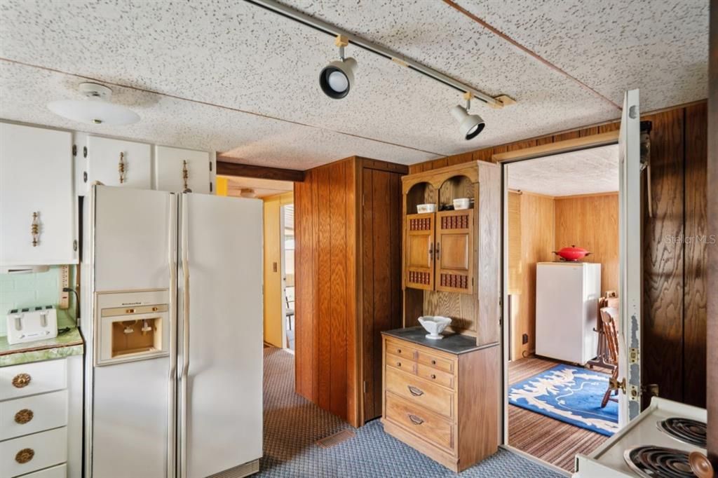 待售: $225,000 (4 贝兹, 3 浴室, 1464 平方英尺)