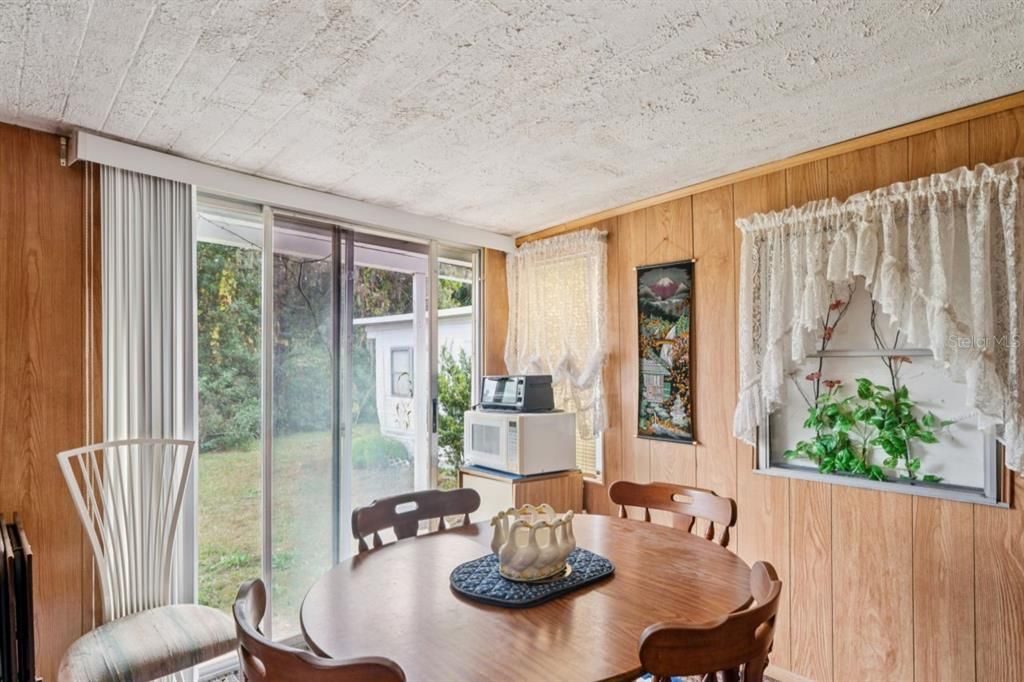 待售: $225,000 (4 贝兹, 3 浴室, 1464 平方英尺)