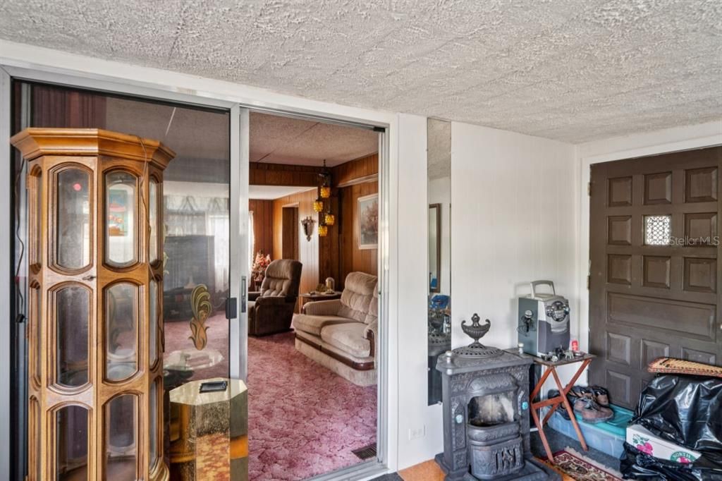 待售: $225,000 (4 贝兹, 3 浴室, 1464 平方英尺)