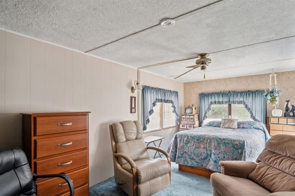 待售: $225,000 (4 贝兹, 3 浴室, 1464 平方英尺)