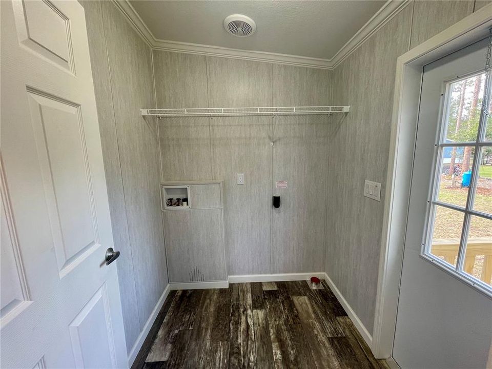 待售: $205,000 (4 贝兹, 2 浴室, 1378 平方英尺)