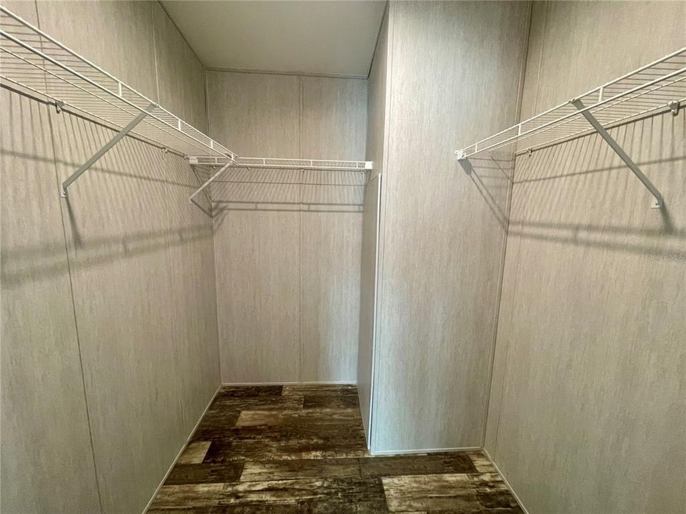 待售: $205,000 (4 贝兹, 2 浴室, 1378 平方英尺)