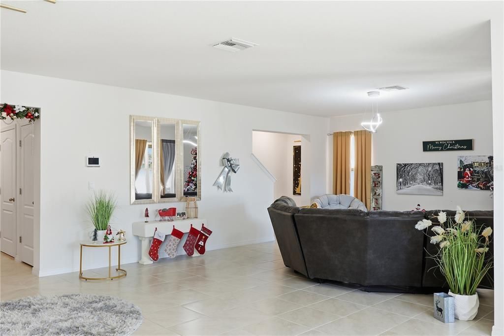 For Sale: $415,000 (4 beds, 3 baths, 2748 Square Feet)