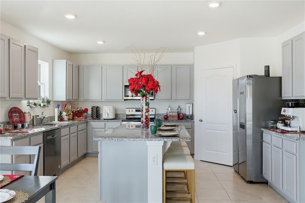 For Sale: $415,000 (4 beds, 3 baths, 2748 Square Feet)