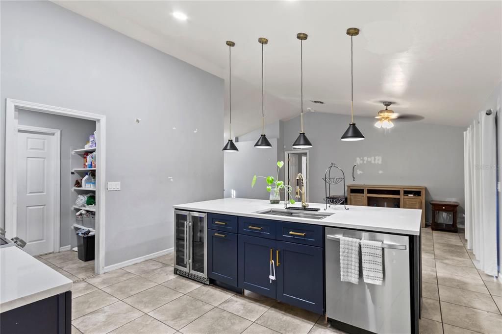 待售: $399,900 (4 贝兹, 2 浴室, 1710 平方英尺)