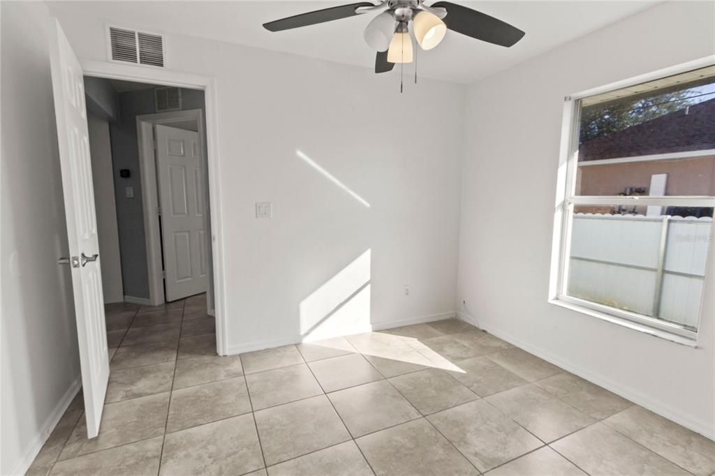 待售: $399,900 (4 贝兹, 2 浴室, 1710 平方英尺)