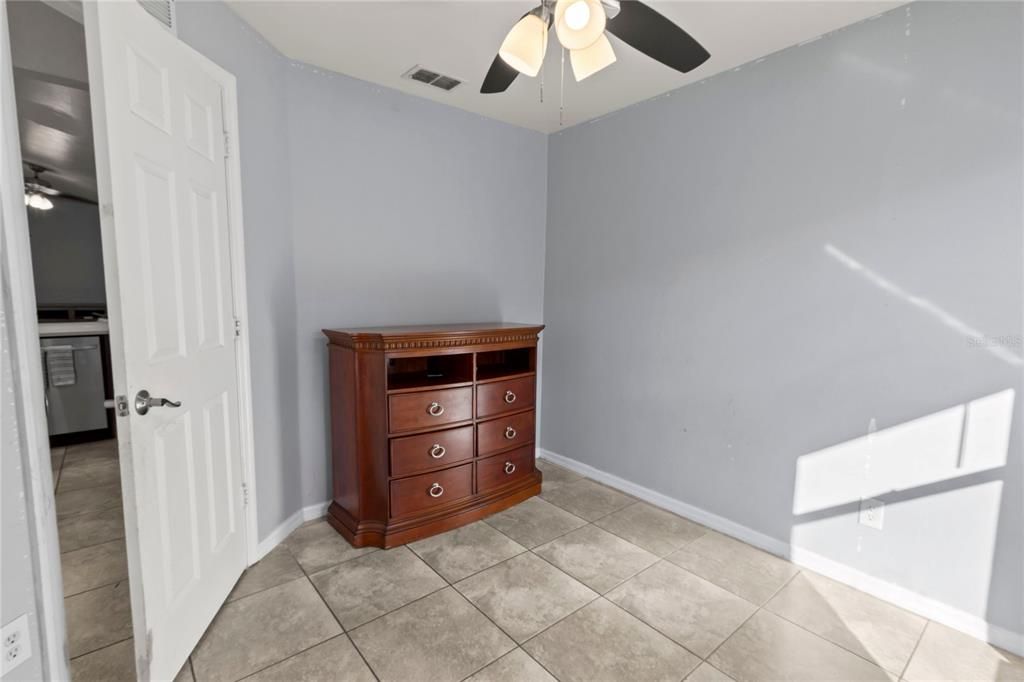 待售: $399,900 (4 贝兹, 2 浴室, 1710 平方英尺)