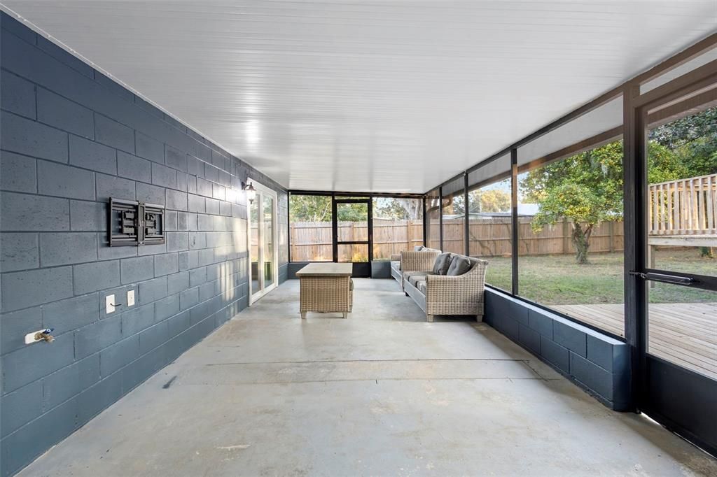 待售: $350,000 (4 贝兹, 2 浴室, 1980 平方英尺)