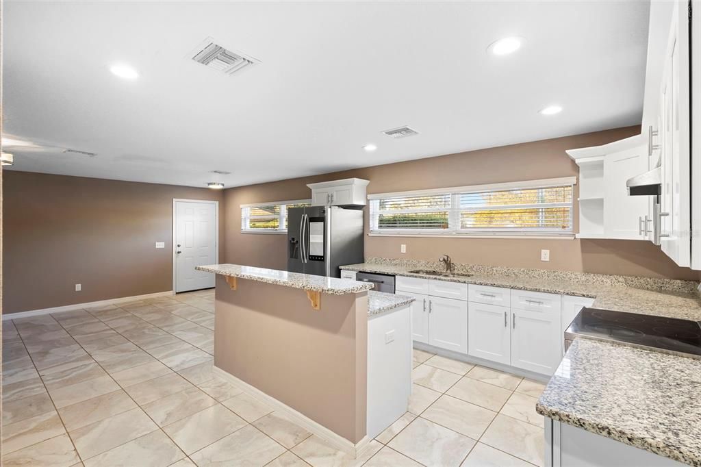 待售: $350,000 (4 贝兹, 2 浴室, 1980 平方英尺)