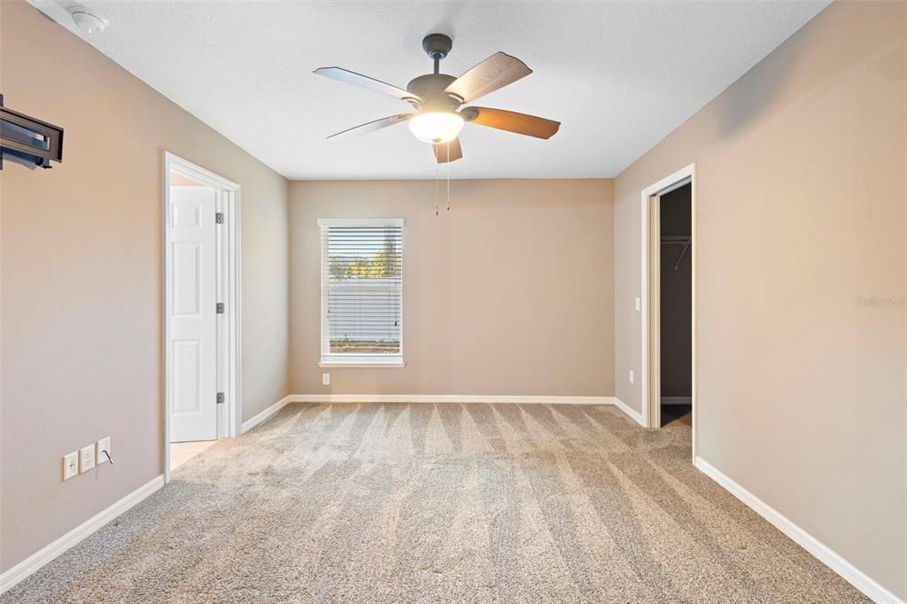 待售: $350,000 (4 贝兹, 2 浴室, 1980 平方英尺)