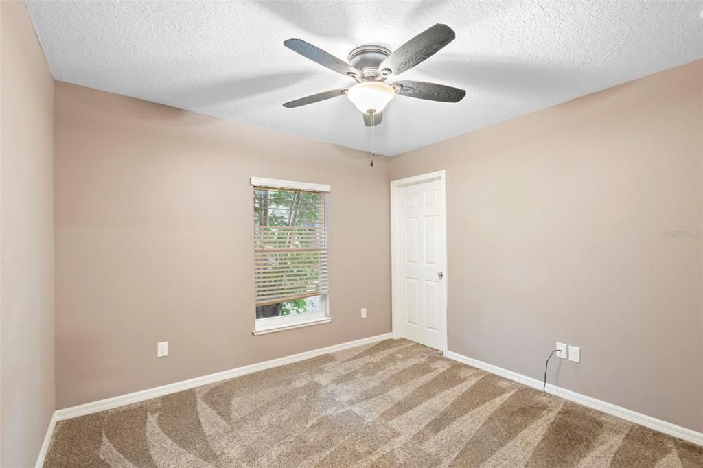 待售: $350,000 (4 贝兹, 2 浴室, 1980 平方英尺)