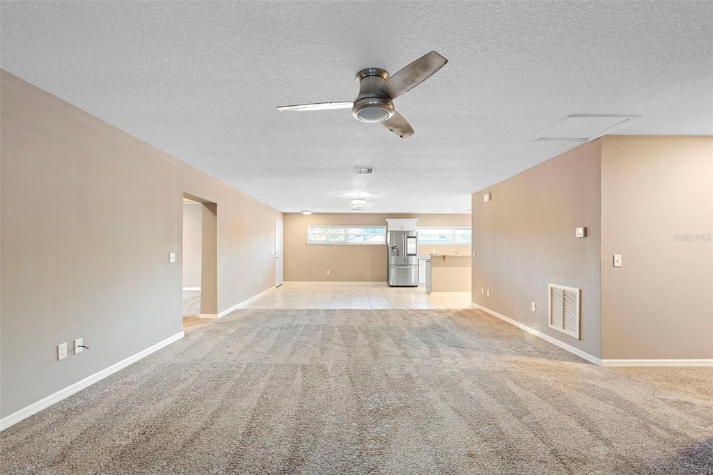 待售: $350,000 (4 贝兹, 2 浴室, 1980 平方英尺)