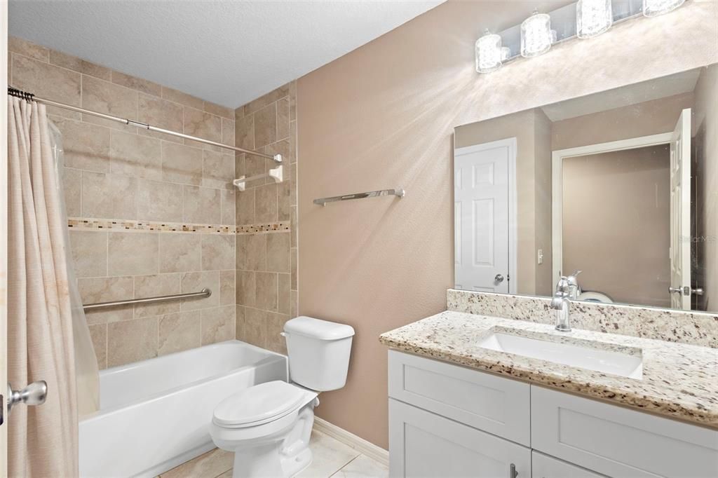 待售: $350,000 (4 贝兹, 2 浴室, 1980 平方英尺)