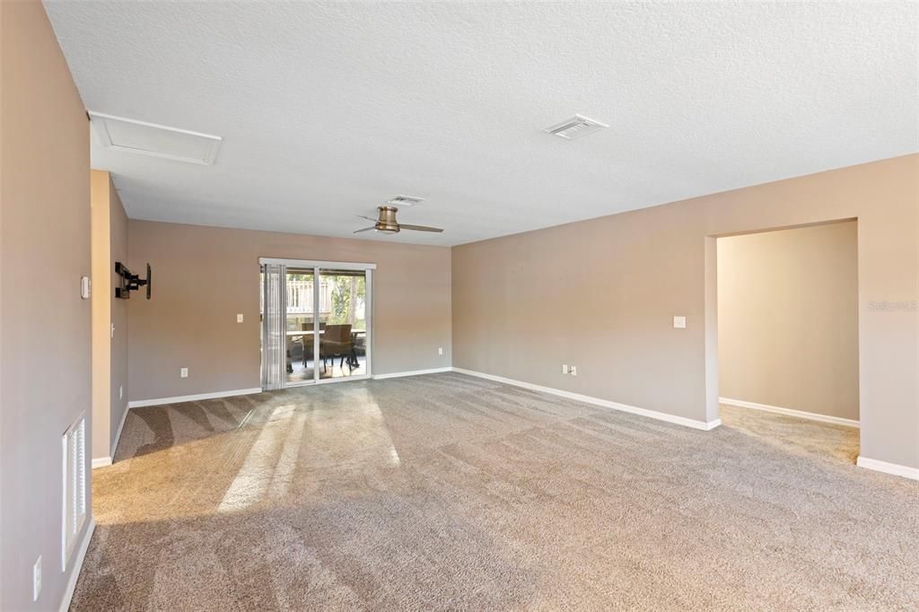 待售: $350,000 (4 贝兹, 2 浴室, 1980 平方英尺)